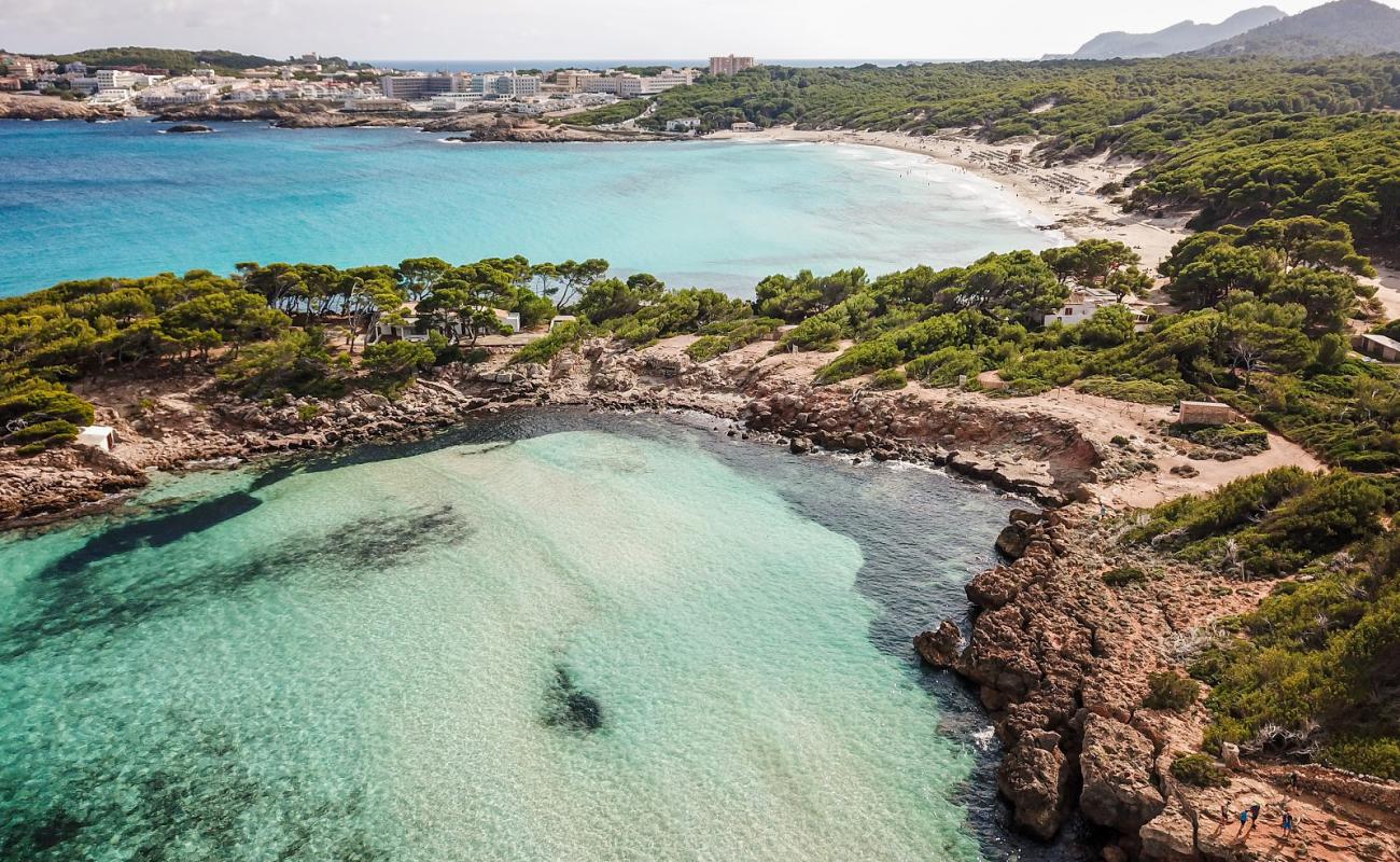 Foto de Playa de S'Agulla con brillante arena fina superficie