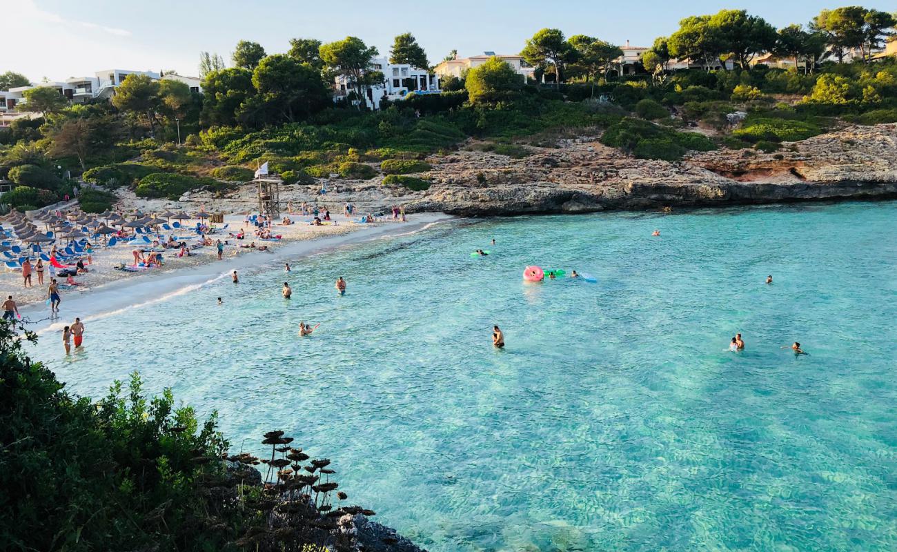 Foto de Cala Mandia con brillante arena fina superficie