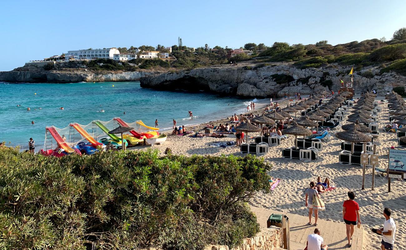 Foto de Cala Domingos con brillante arena fina superficie