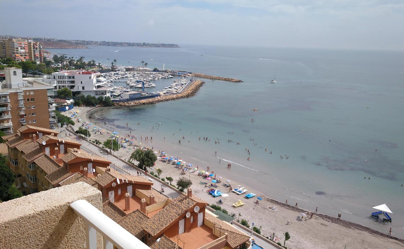 Foto de Playa de Campoamor con arena brillante superficie