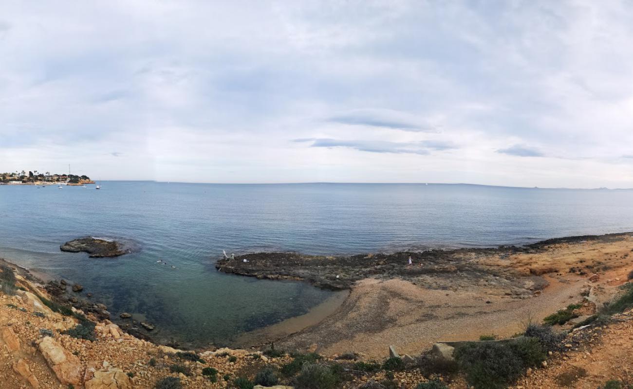 Foto de Platja la Caleta 2 con arena oscura superficie