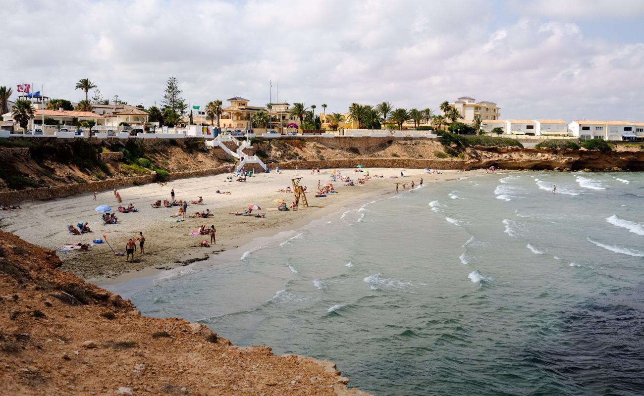 Foto de Playa Cala Cerrada con arena oscura superficie