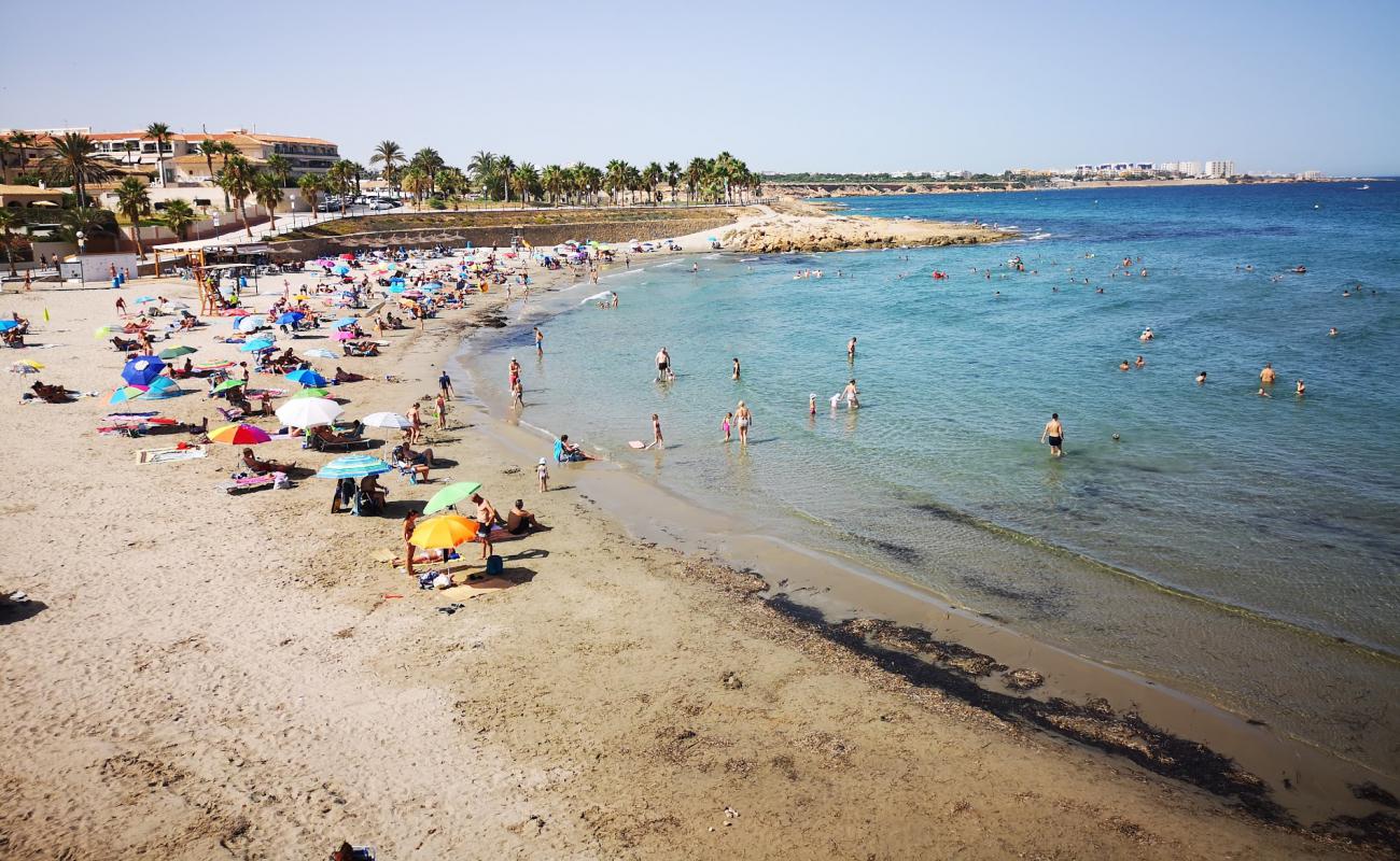 Foto de Playa Flamenca con arena oscura superficie