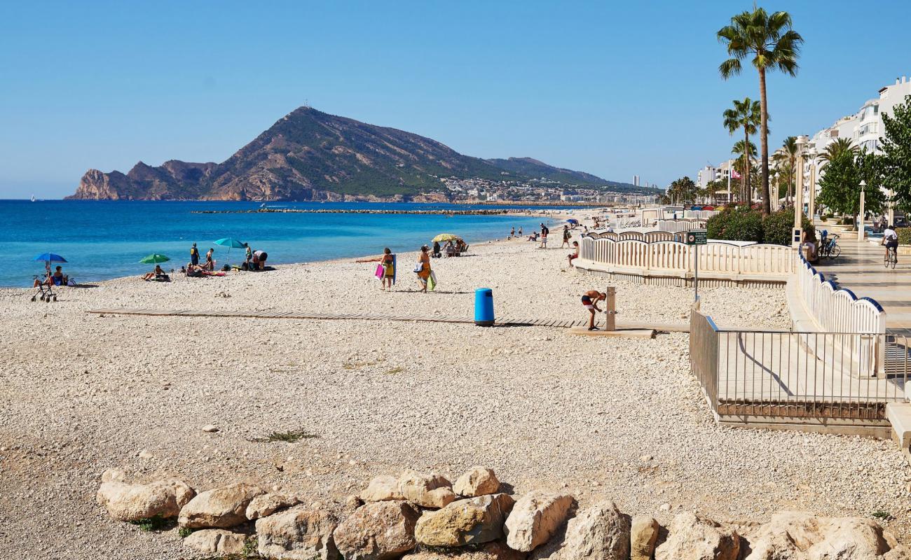 Foto de Playa la Roda con arena fina y guijarros superficie