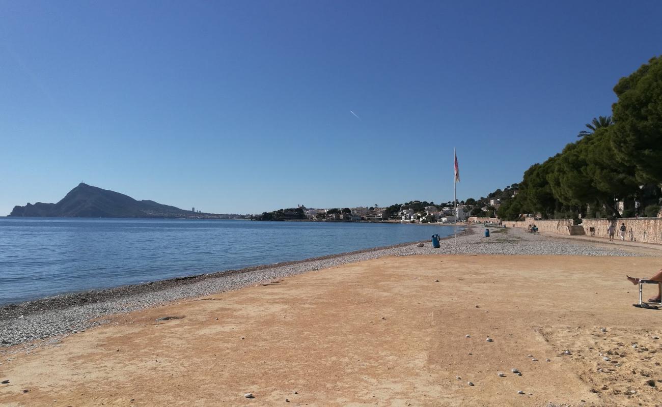 Foto de Platja de l'Olla 2 con arena brillante y rocas superficie