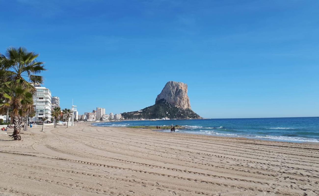 Foto de Playa del Arenal-Bol con arena brillante superficie