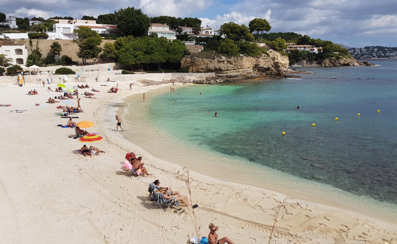 Foto de Playa la Fustera con arena brillante superficie