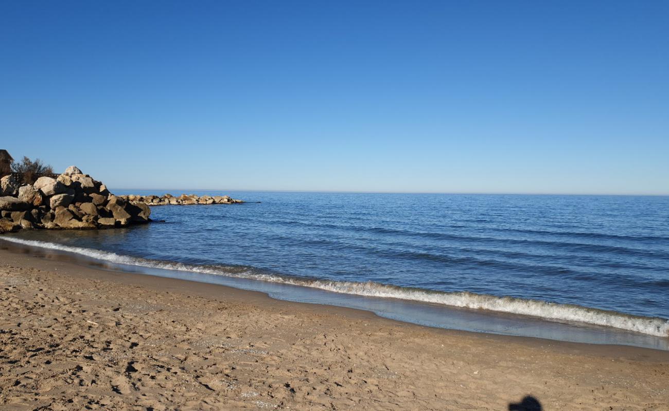 Foto de Playa el Marenyet con arena oscura superficie