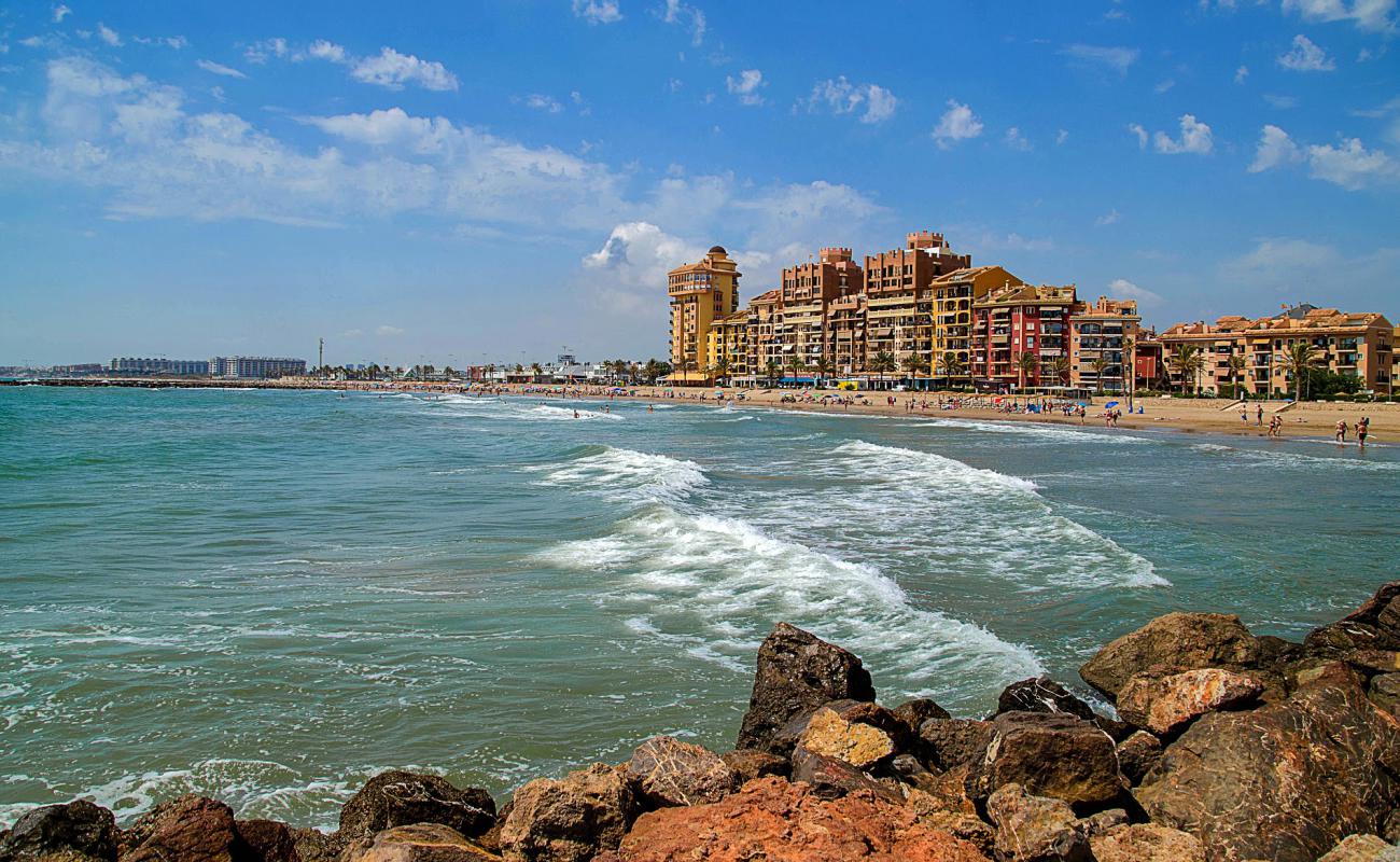 Foto de Platja Port Saplatja con arena oscura superficie