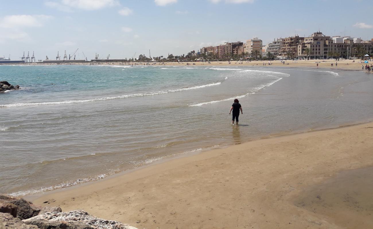 Foto de Puerto de Sagunto con arena fina oscura superficie