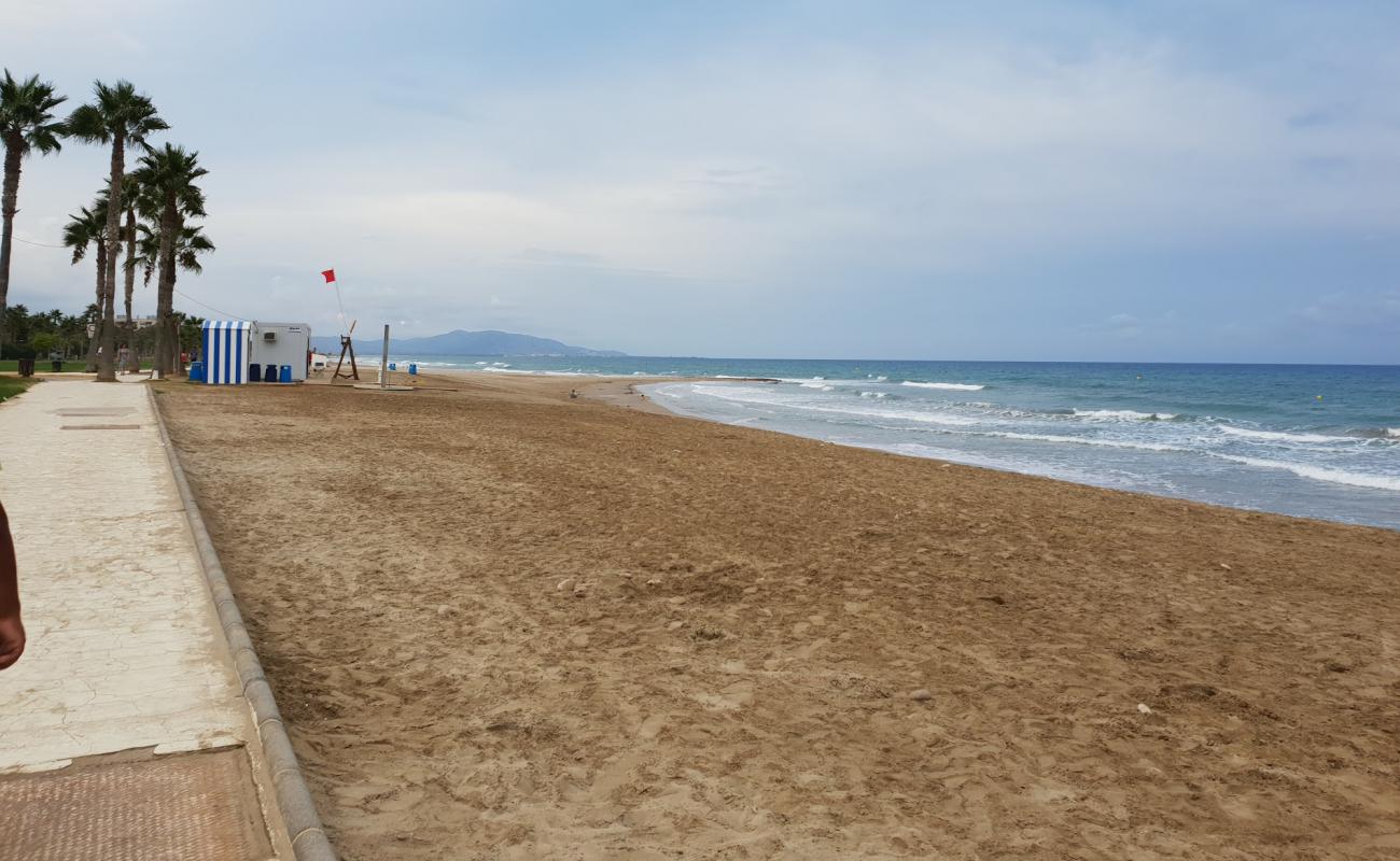 Foto de Playa de les Amplaries 2 con arena oscura superficie