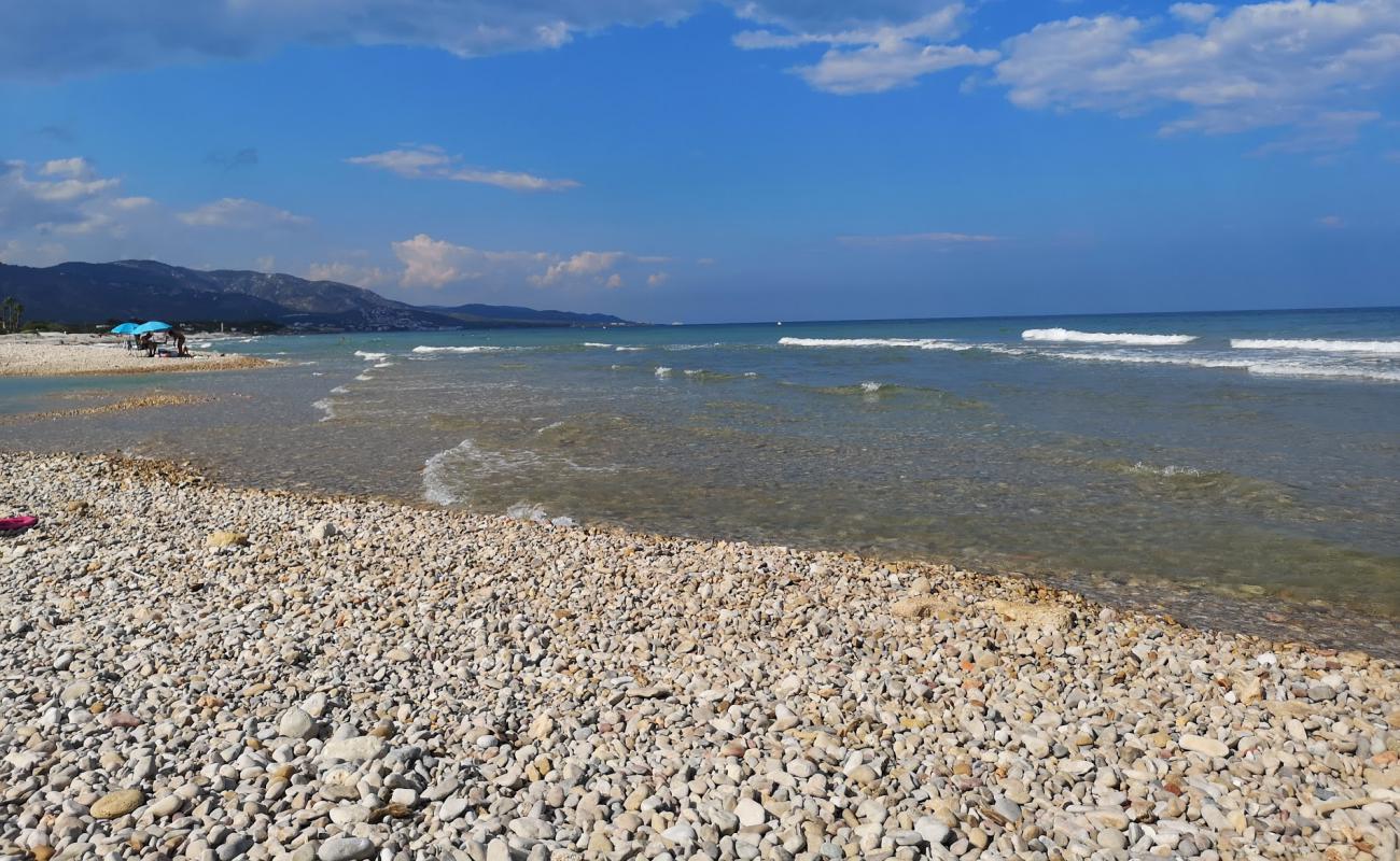 Foto de Platja del Serradal con guijarro gris superficie