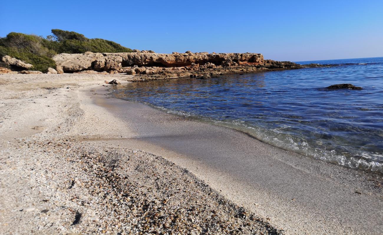 Foto de Platja d'Irta con arena gris y guijarros superficie