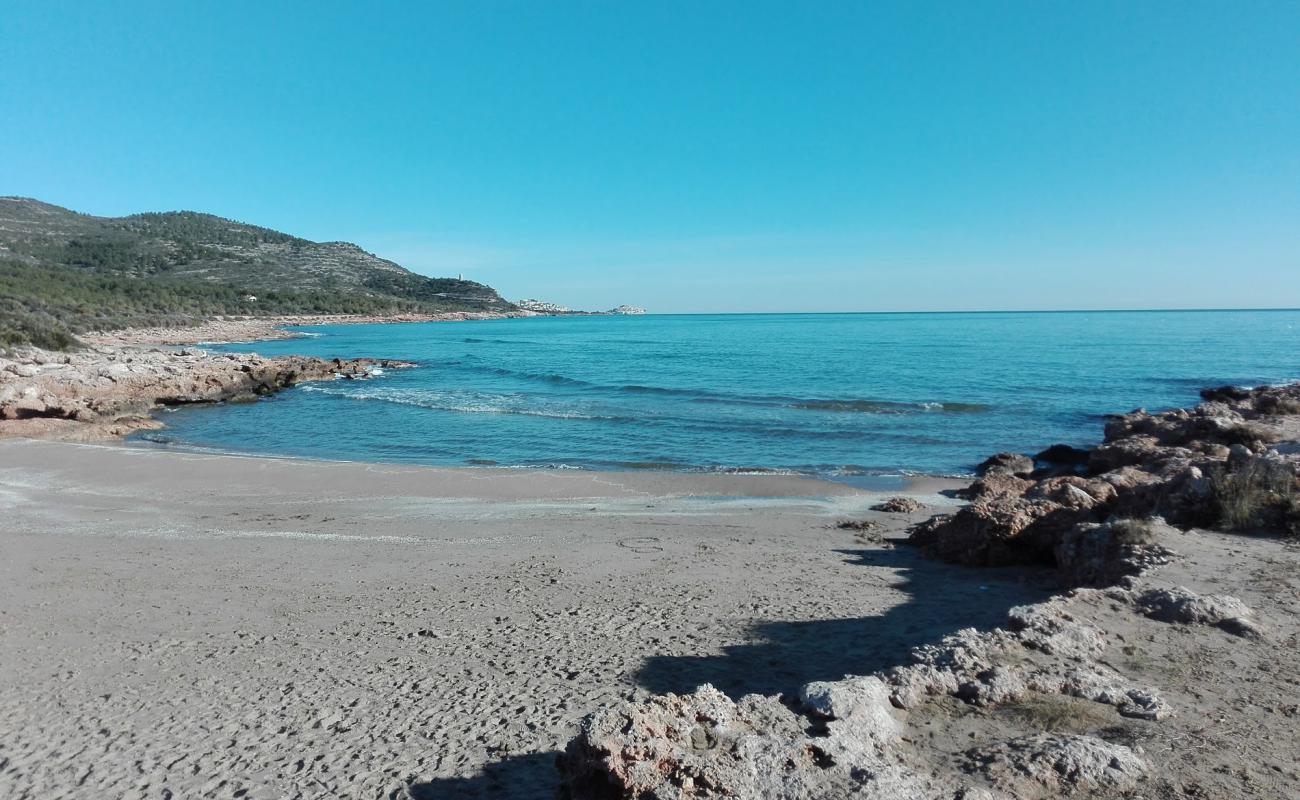 Foto de Platja del Pebret con arena oscura superficie