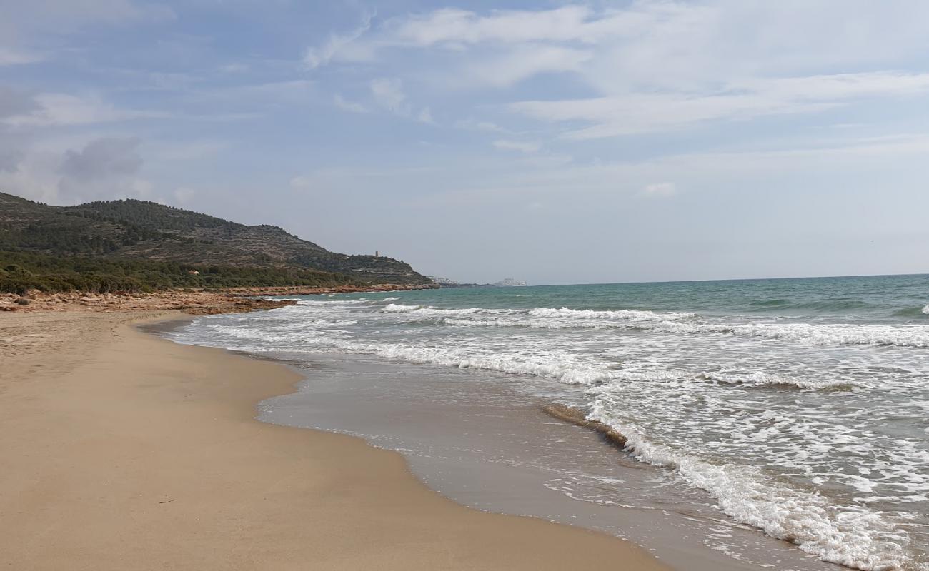 Foto de Platja del Russo con arena oscura superficie