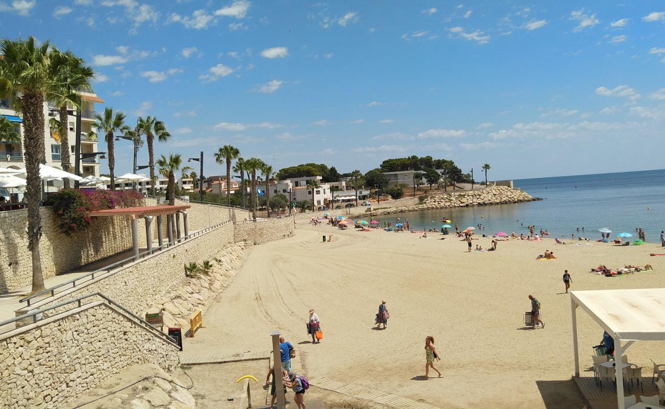 Foto de Platja De Les Avellanes con arena oscura superficie