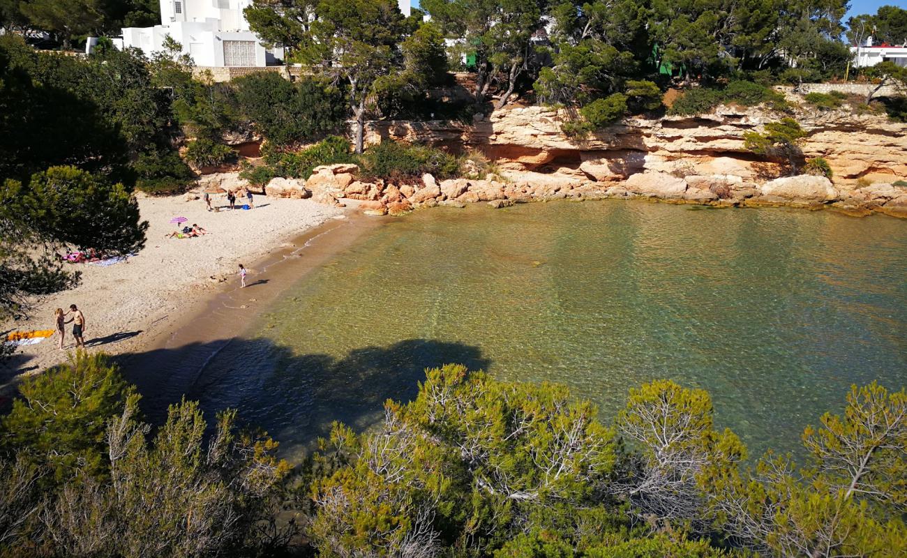 Foto de Playa Calafat con arena brillante superficie