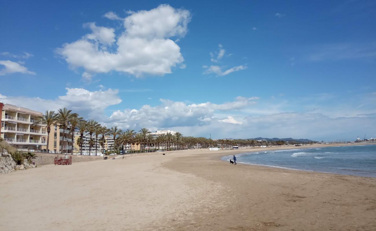 Foto de Platja d'Adarró con arena oscura superficie