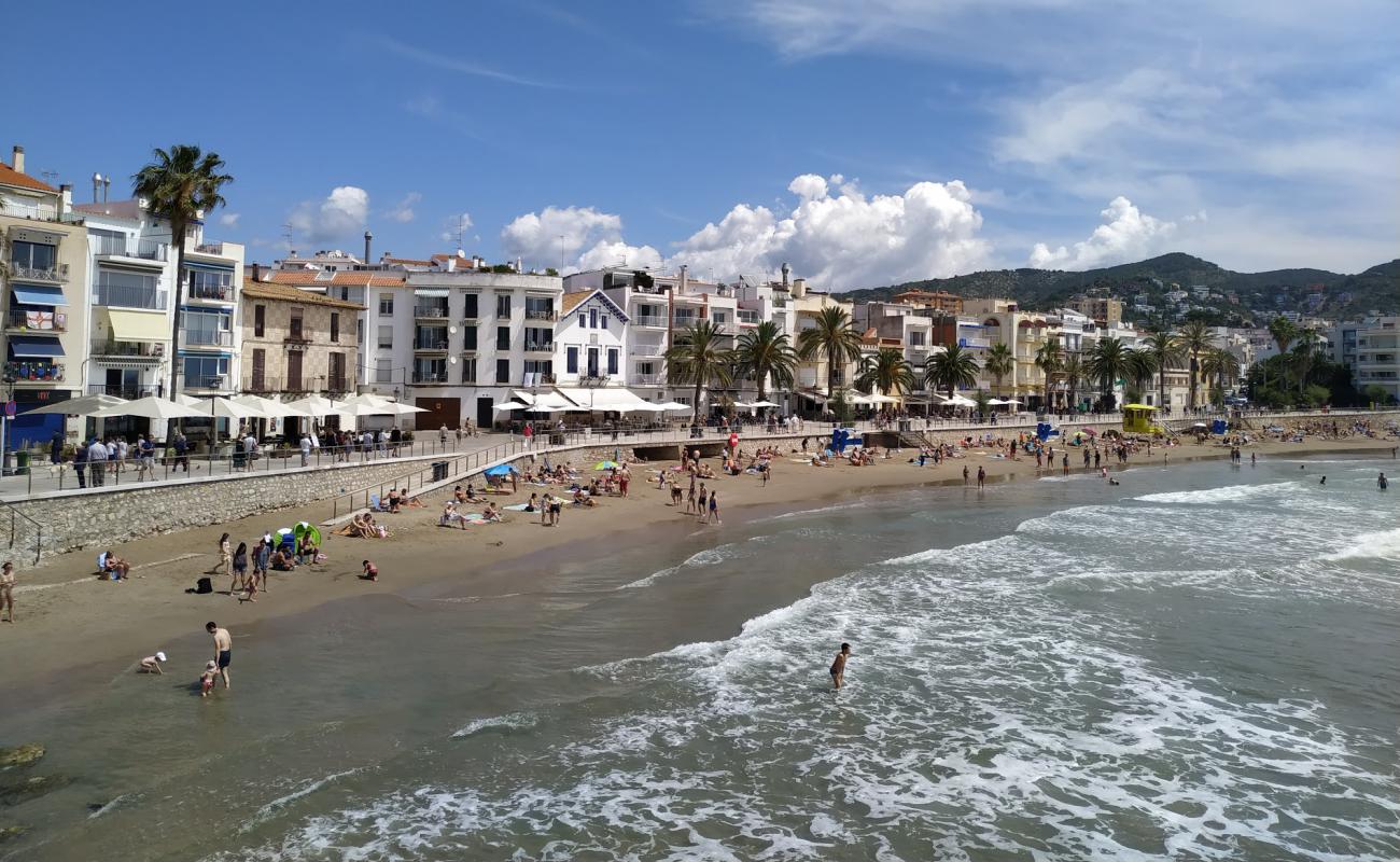 Foto de Platja de Sant Sebastià con arena oscura superficie