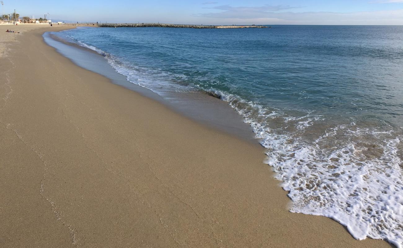 Foto de Playa de Bogatell con brillante arena fina superficie