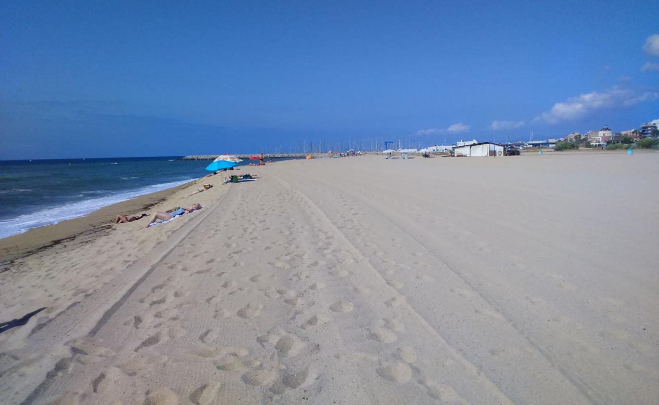 Foto de Playa de Bellamar con arena brillante superficie