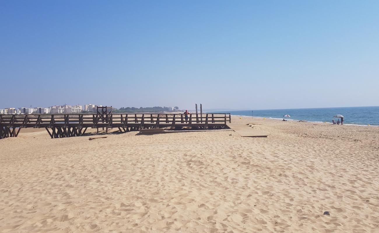 Foto de Playa de la Gaviota con arena brillante superficie