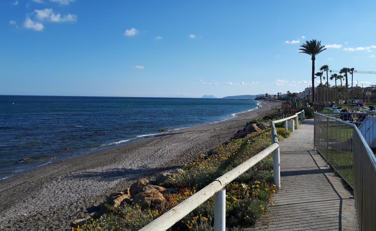 Foto de Playa Costa Natura con arena gris superficie