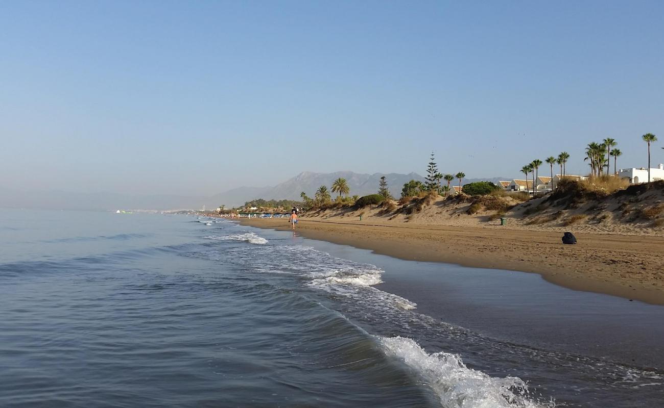 Foto de Playa de la Víbora con arena gris superficie