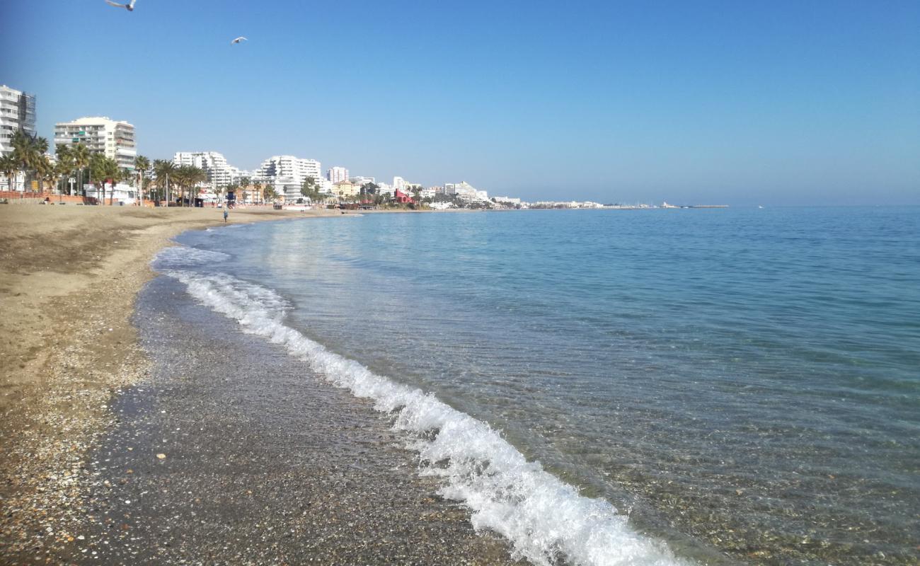 Foto de Playa Arroyo de la Miel con arena gris superficie