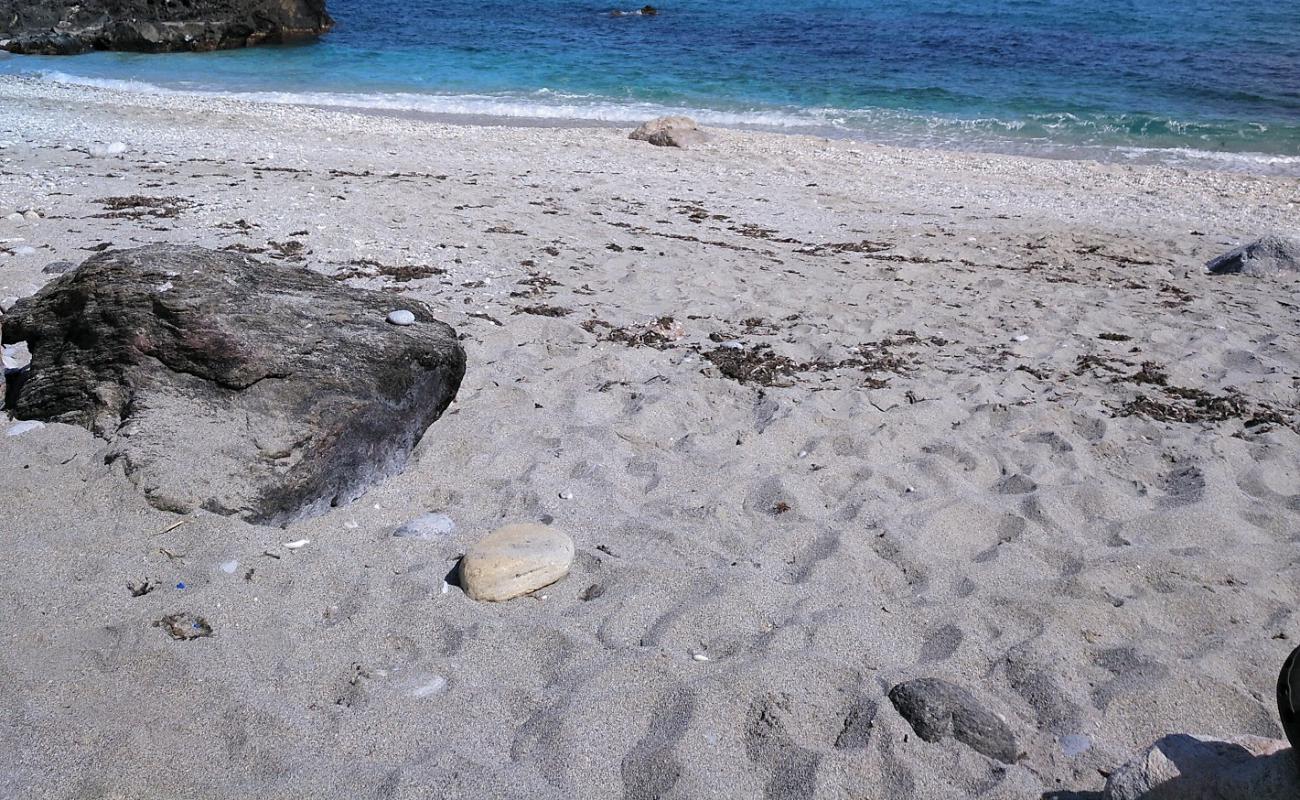 Foto de Caleta beach con guijarro fino claro superficie