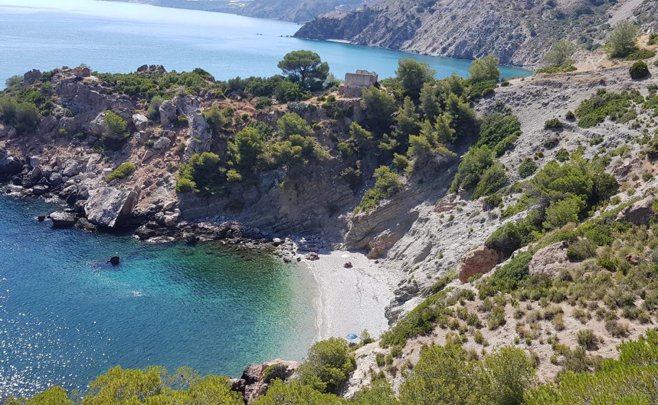 Foto de La Caleta beach con guijarro fino claro superficie