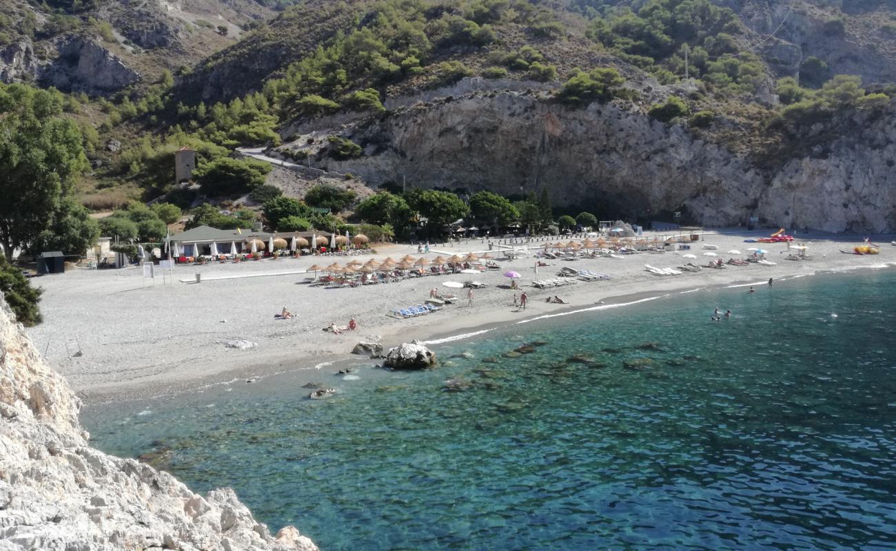 Foto de Playa Cantarrijan con guijarro fino gris superficie