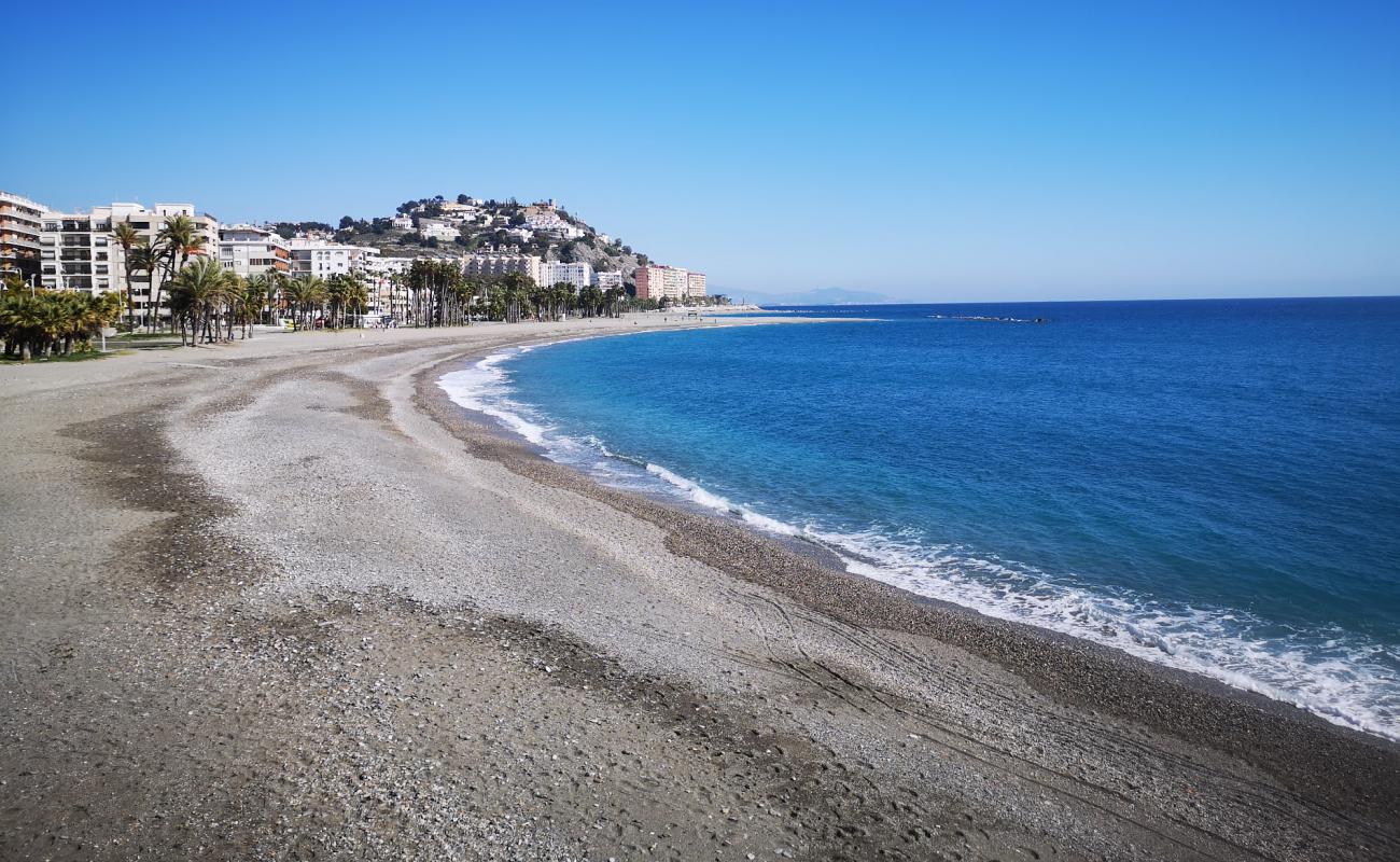 Foto de Puerta del Mar con arena gris y guijarros superficie