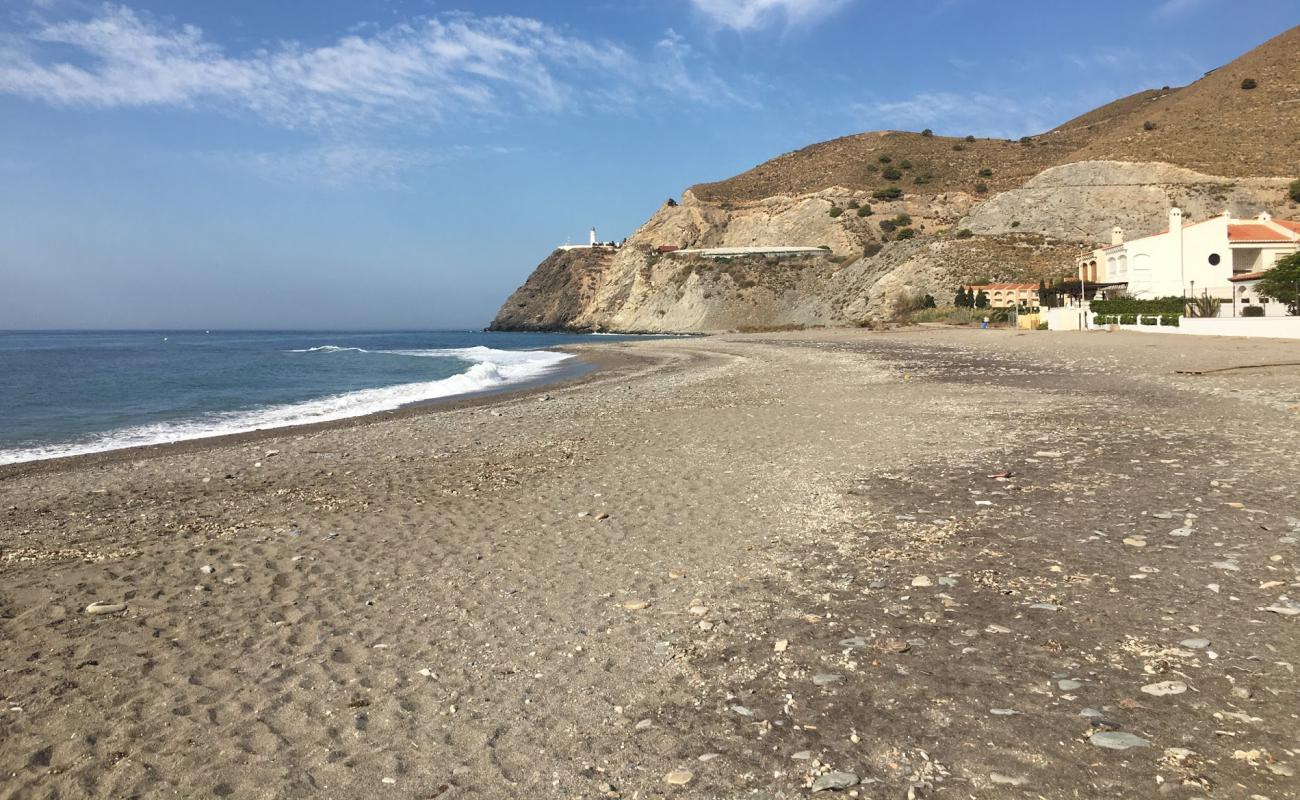 Foto de Playa Carchuna con guijarro fino gris superficie