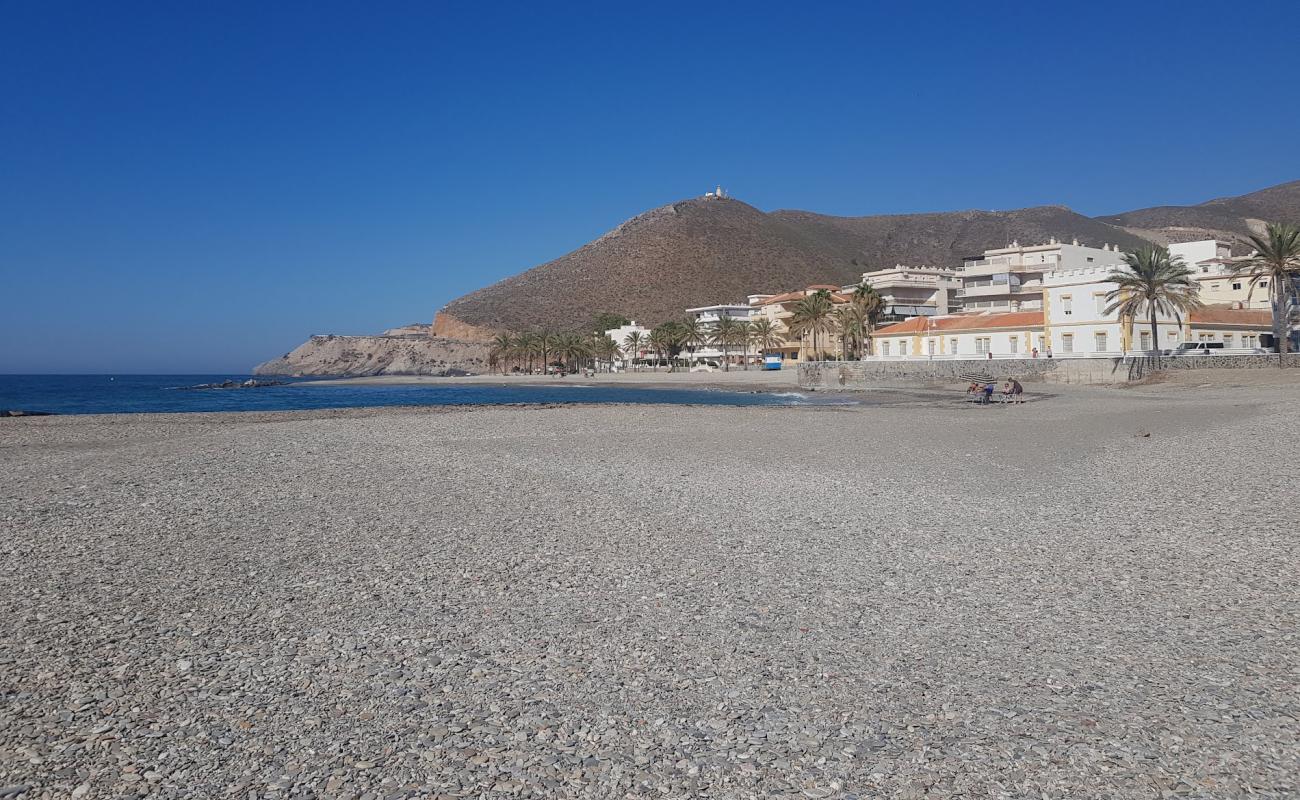 Foto de Playa Castell del Ferro con guijarro fino gris superficie