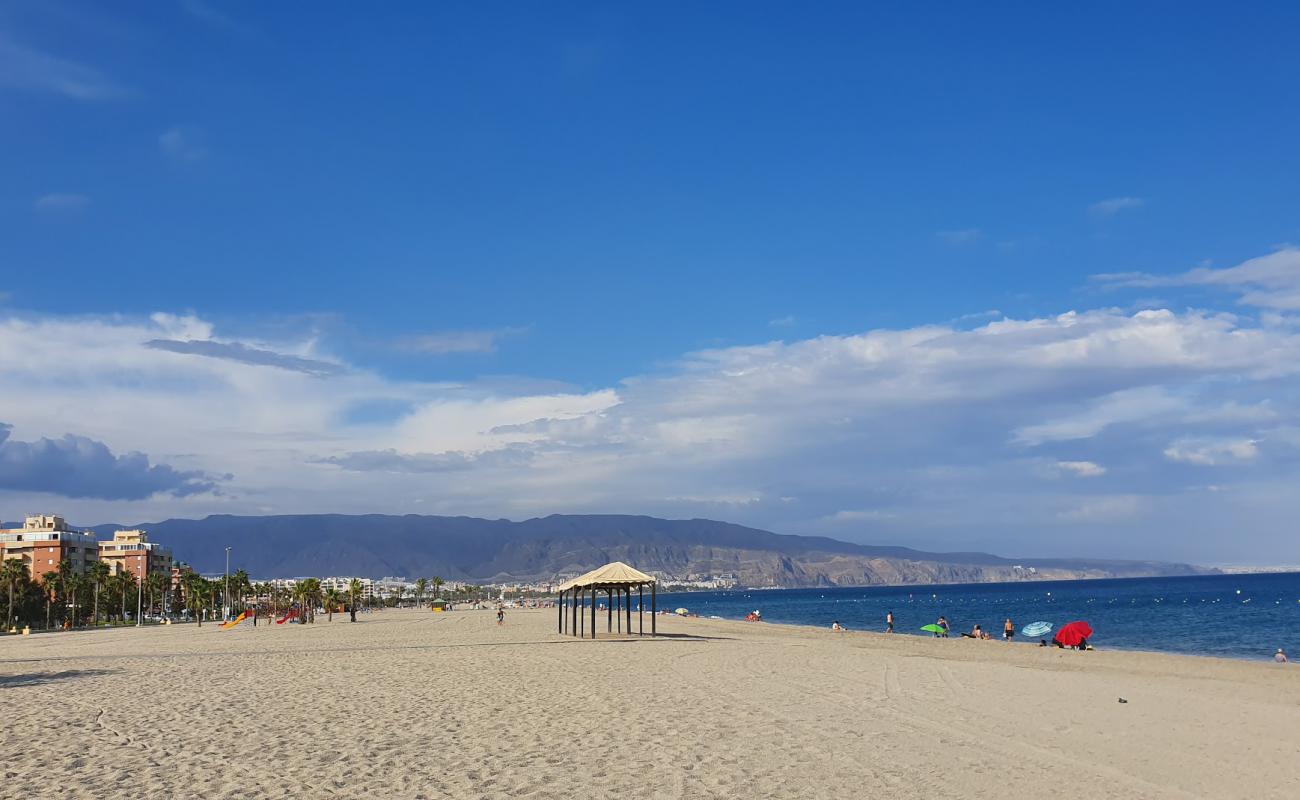 Foto de Playa de la Romanilla con arena gris superficie