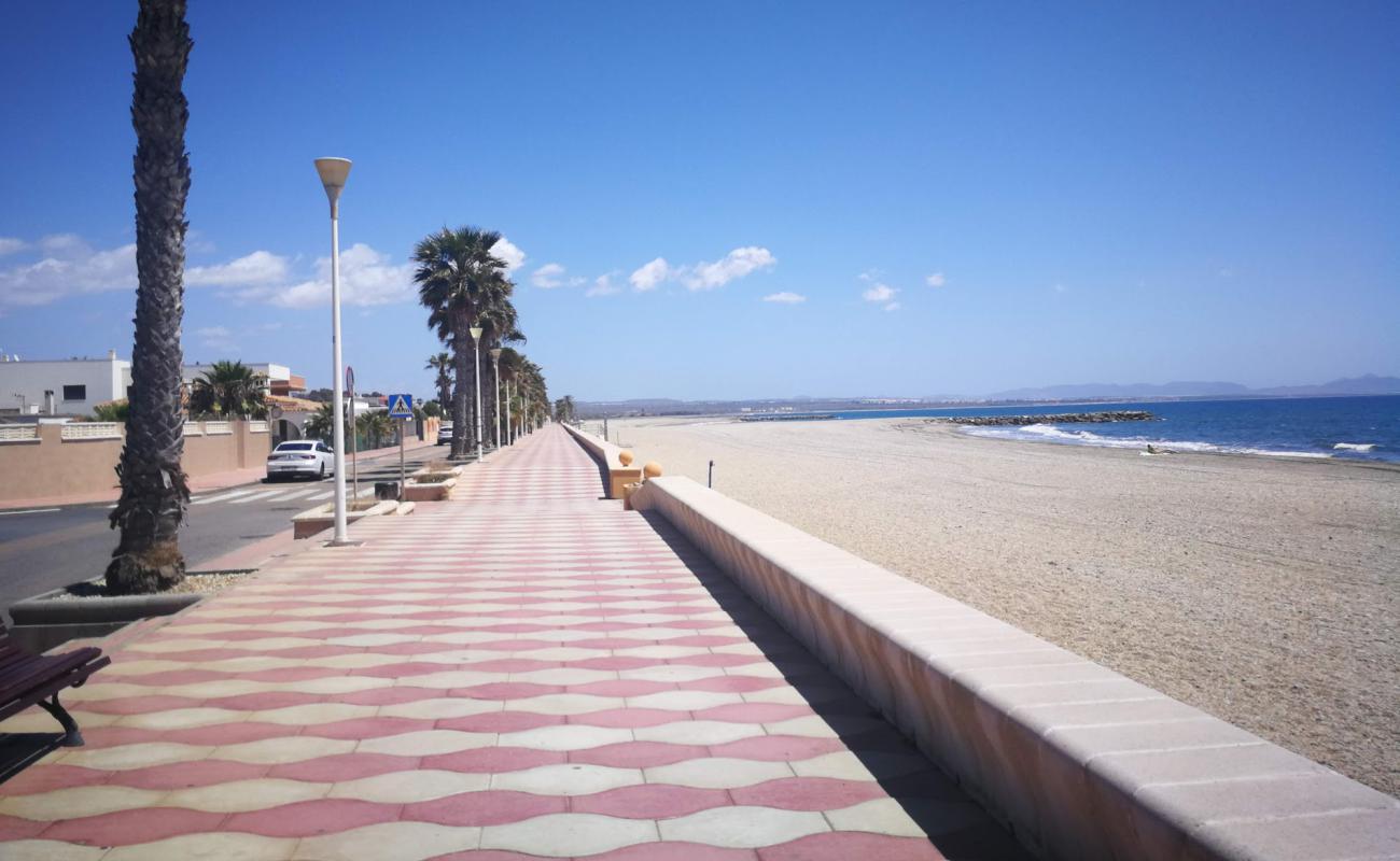 Foto de Playa Costa Cabana con guijarro fino gris superficie