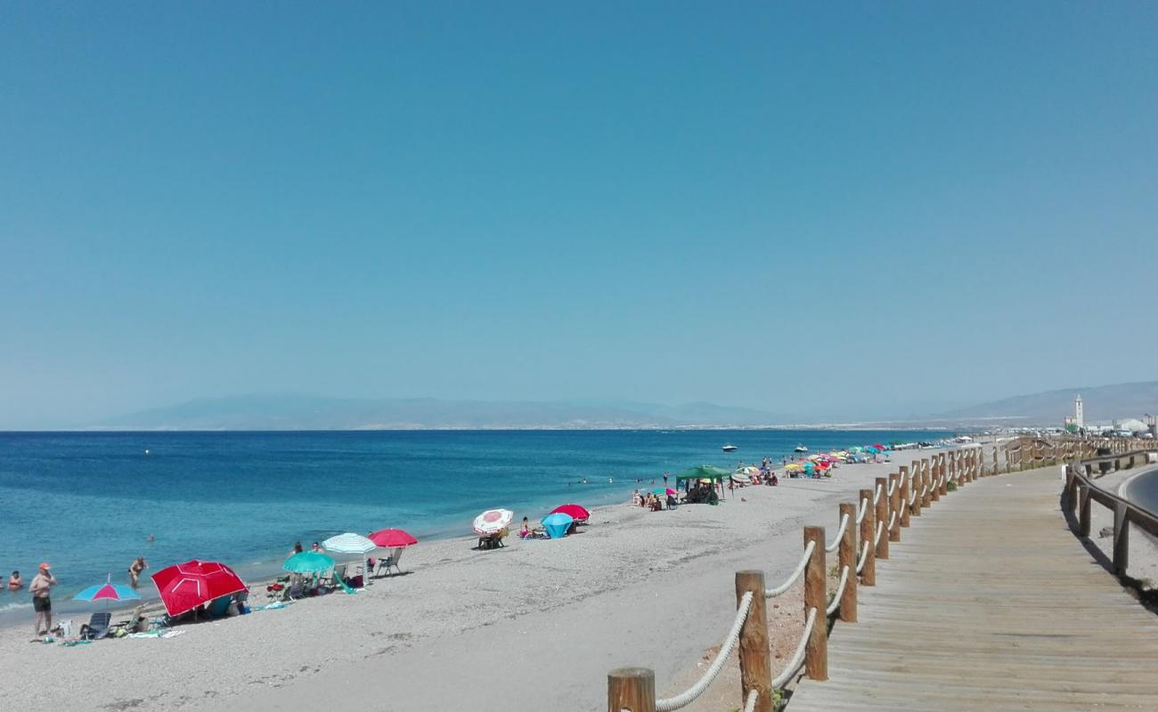 Foto de Playa de Almadraba con arena de concha brillante superficie