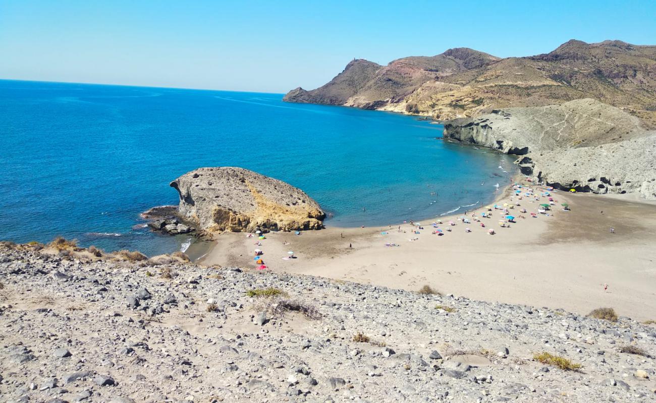 Foto de Playa Monsul con arena brillante superficie