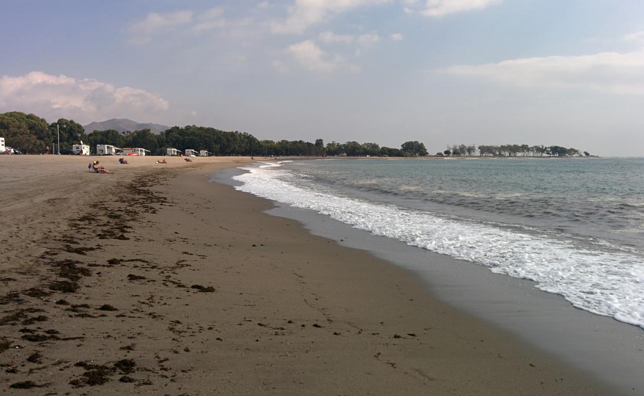 Foto de Playa de Quitapellejos con arena brillante superficie