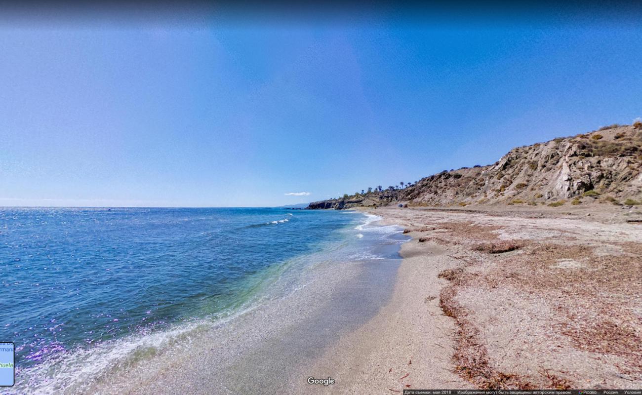 Foto de Cala Cabezo Negro con agua cristalina superficie