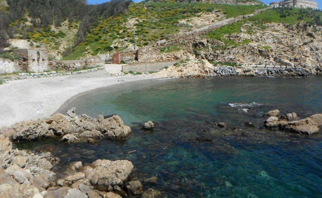 Foto de Cala del Desnarigado con guijarro ligero superficie