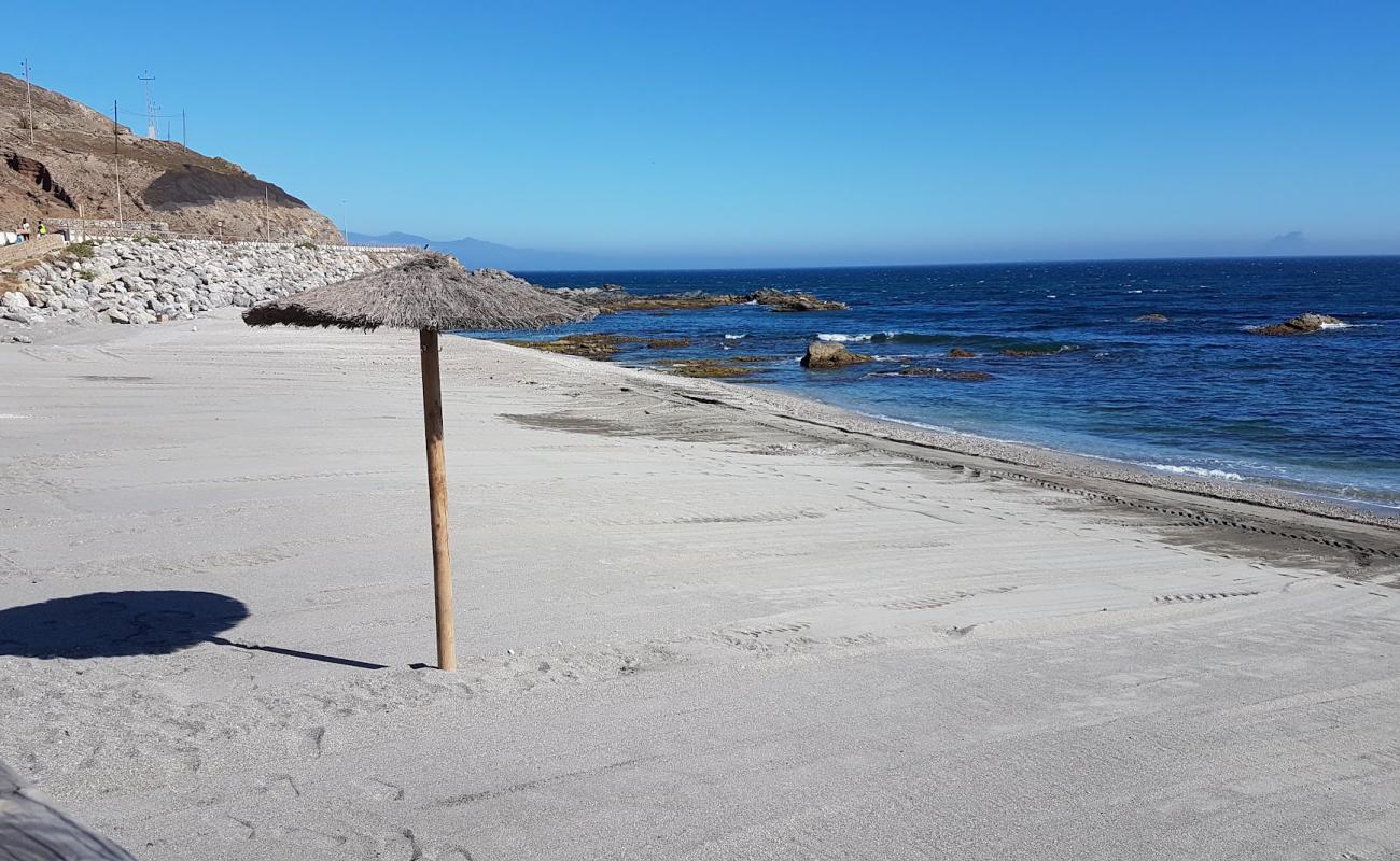 Foto de Playa Punta Blanca con arena brillante superficie