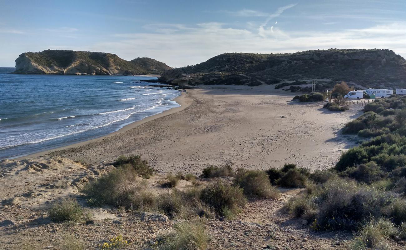 Foto de Playa de la Higueríca con arena brillante superficie