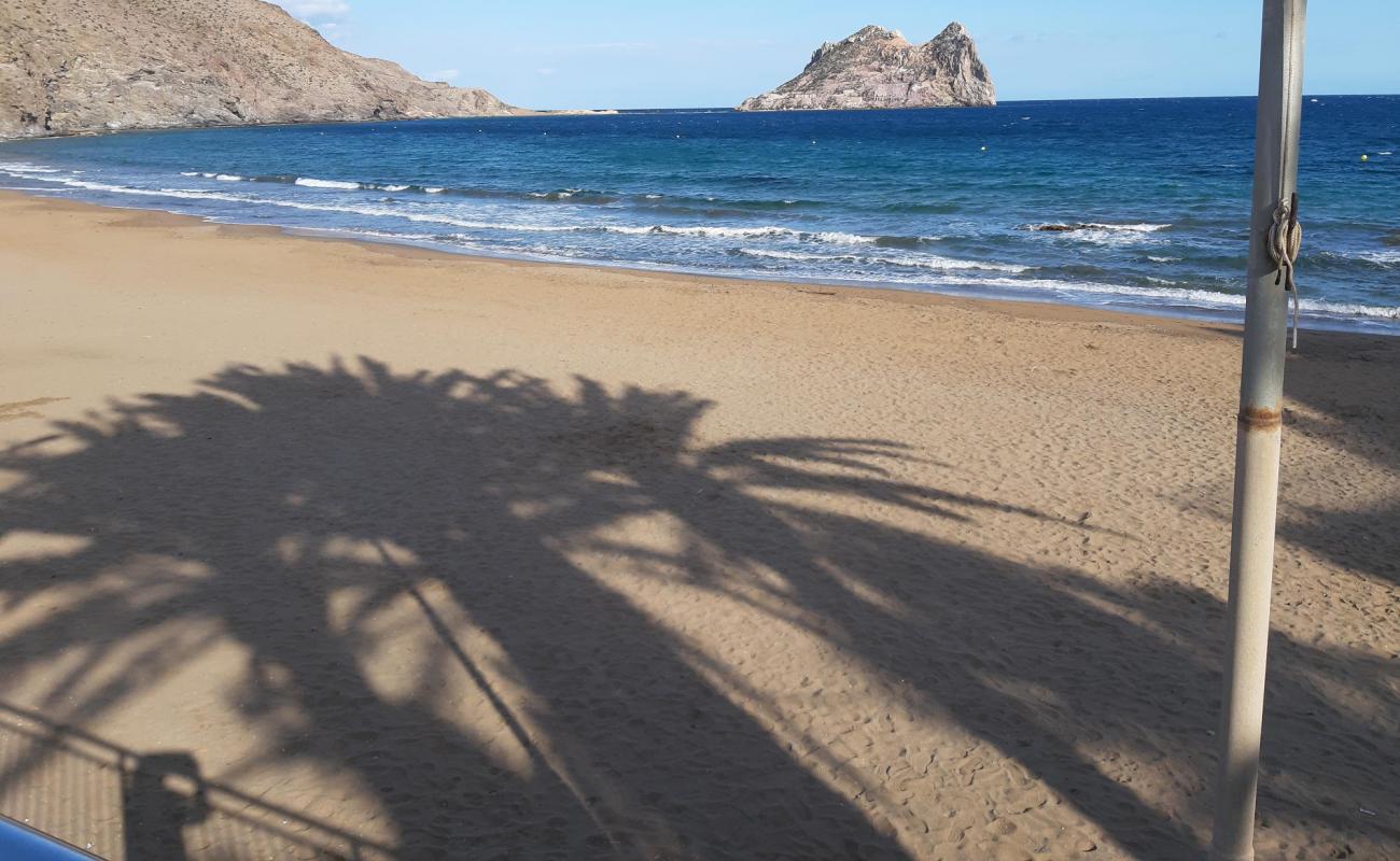 Foto de Playa El Hornillo con arena oscura superficie