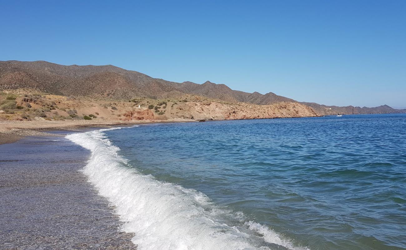 Foto de Playa el Melarco con arena gris y piedras superficie