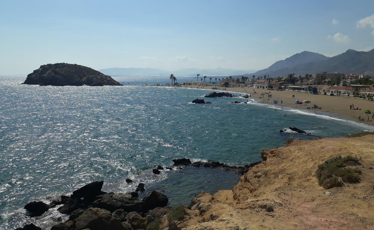 Foto de Playa de Nares con arena/guijarros negro superficie