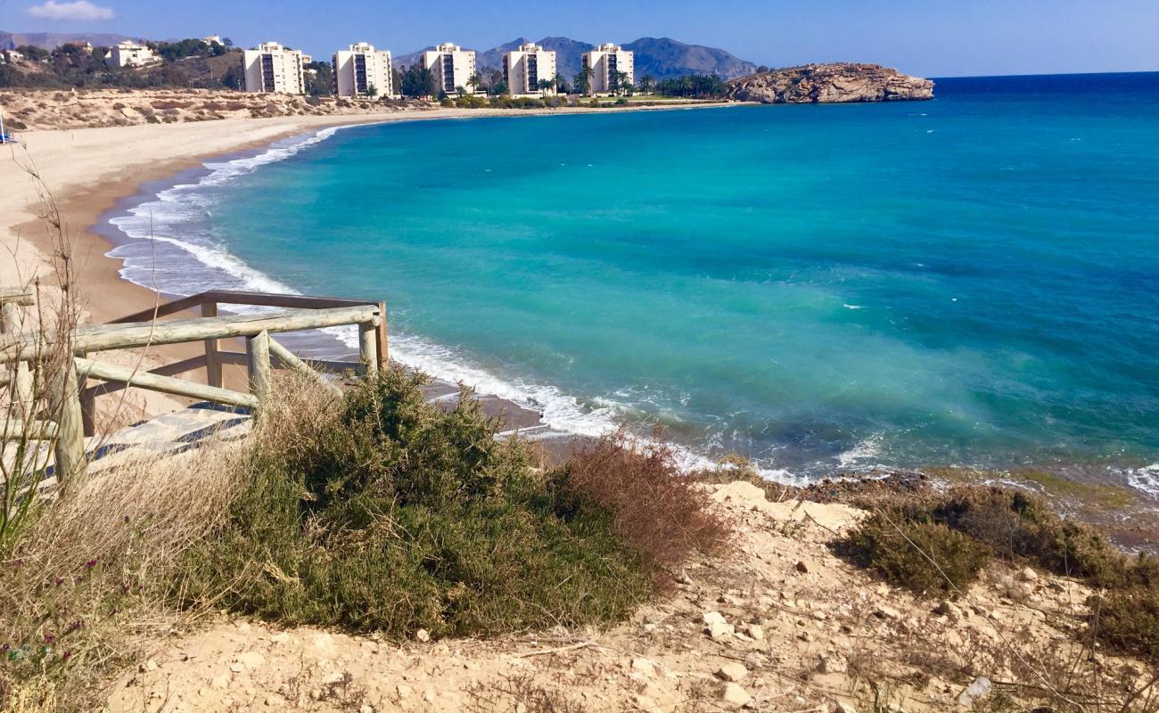 Foto de Playa de el Mojon con arena/guijarros negro superficie