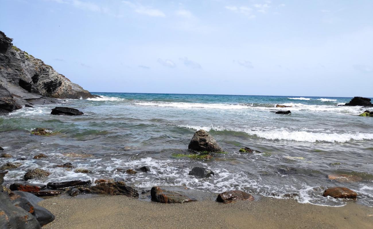 Foto de Cala del Cuervo Beach con arena gris y guijarros superficie