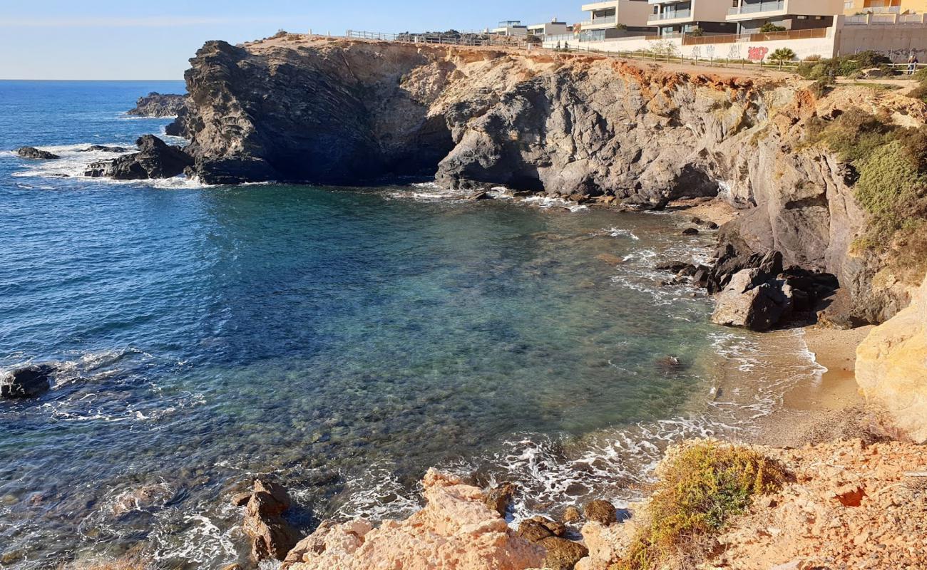 Foto de Playa de Paseo Acantilado con arena gris y guijarros superficie